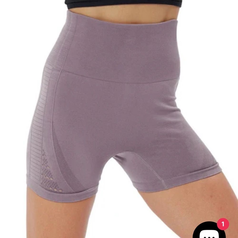 Essential Activewear High-Waisted Mauve Women's Bike Shorts purple EUC Large